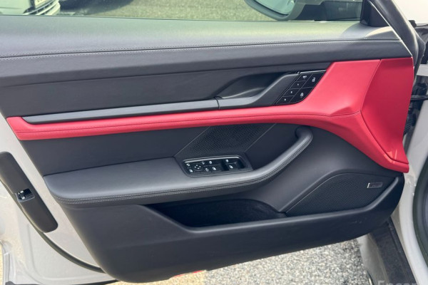 2024 Porsche Taycan с пробегом 5 500 км