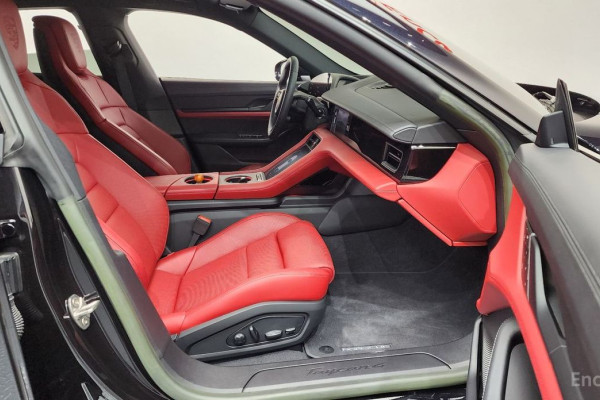2023 Porsche Taycan с пробегом 14 177 км