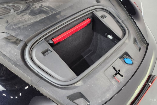 2023 Porsche Taycan с пробегом 14 177 км