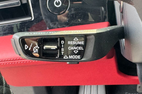 2024 Porsche Taycan с пробегом 5 500 км