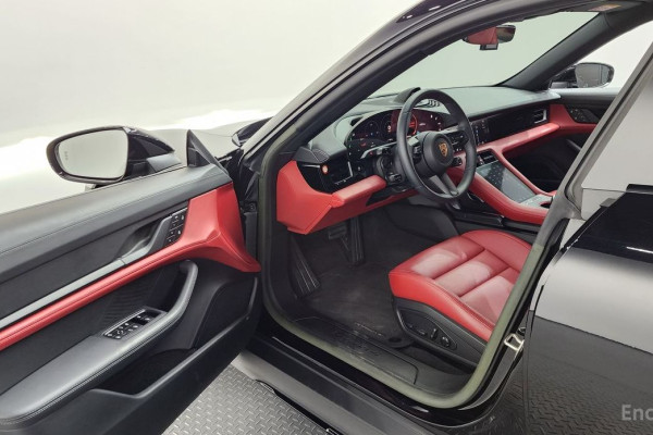 2023 Porsche Taycan с пробегом 14 177 км