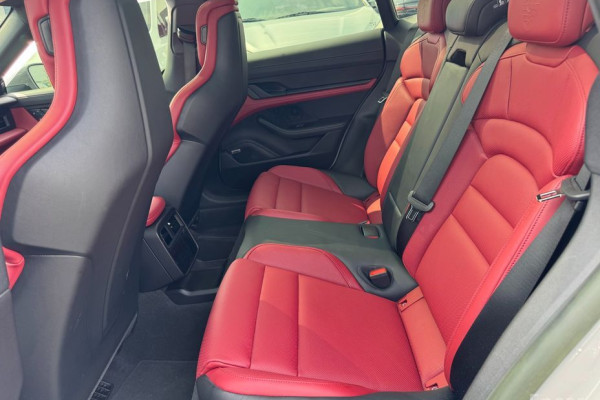 2024 Porsche Taycan с пробегом 5 500 км