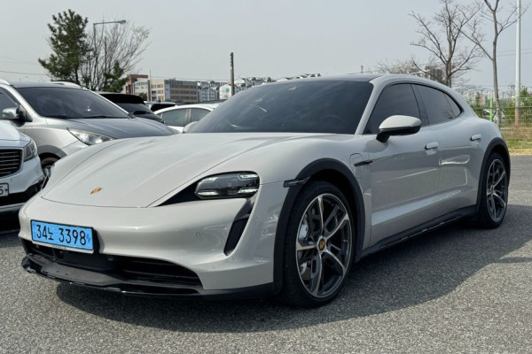 2024 Porsche Taycan с пробегом 5 500 км