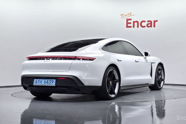 2023 Porsche Taycan с пробегом 26 221 км
