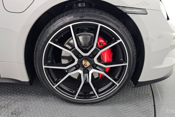 2025 Porsche Taycan с пробегом 5 153 км