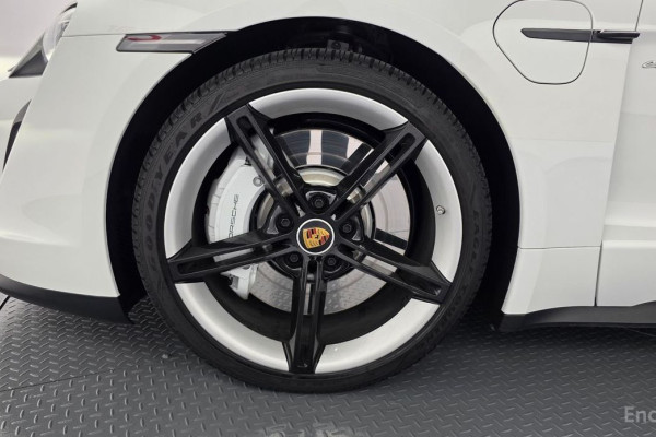 2023 Porsche Taycan с пробегом 26 221 км