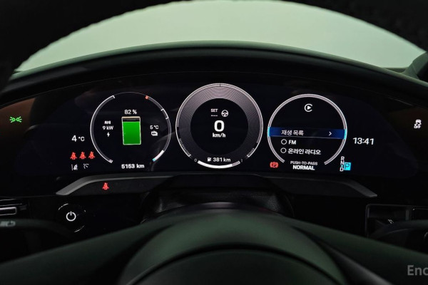 2025 Porsche Taycan с пробегом 5 153 км