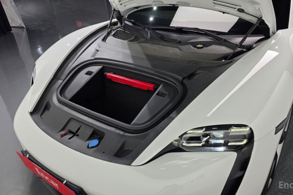 2023 Porsche Taycan с пробегом 26 221 км