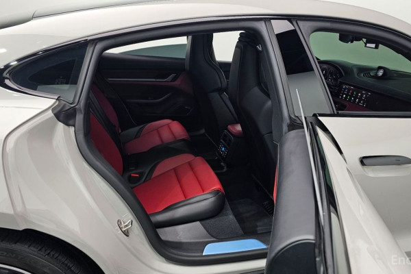 2025 Porsche Taycan с пробегом 5 153 км