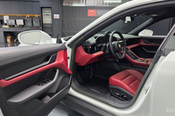 2023 Porsche Taycan с пробегом 26 221 км