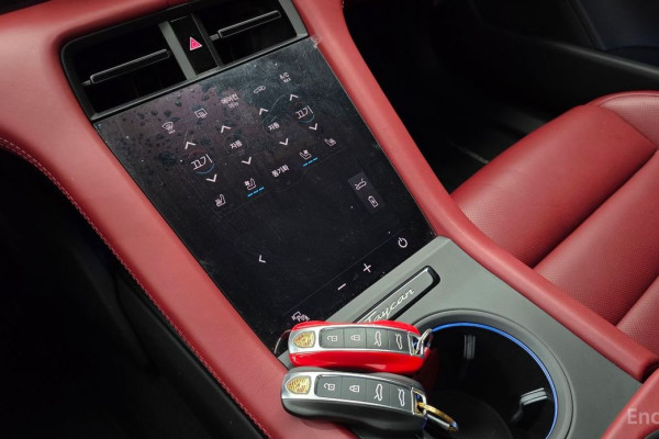 2023 Porsche Taycan с пробегом 26 221 км