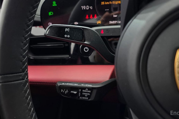 2023 Porsche Taycan с пробегом 26 221 км