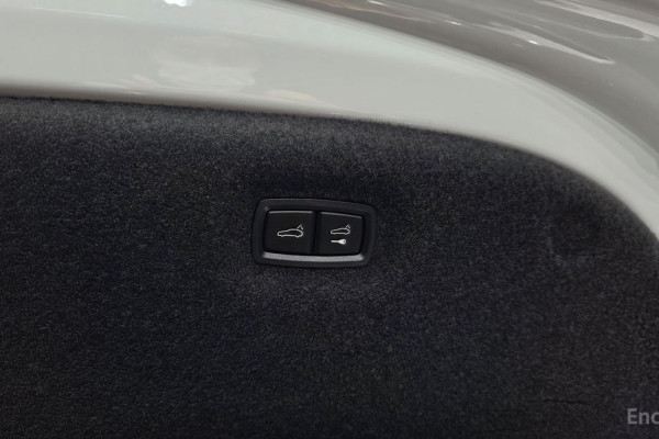 2023 Porsche Taycan с пробегом 26 221 км