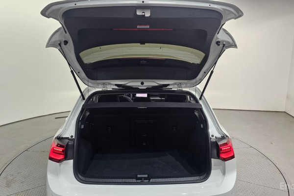 2023 Volkswagen Golf с пробегом 54 229 км