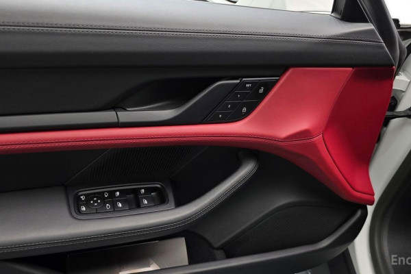 2023 Porsche Taycan с пробегом 26 221 км