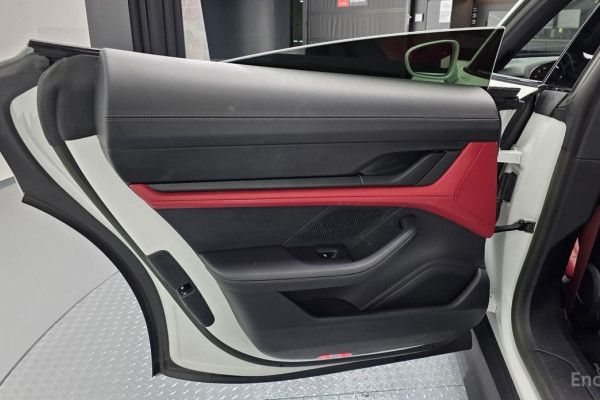 2023 Porsche Taycan с пробегом 26 221 км