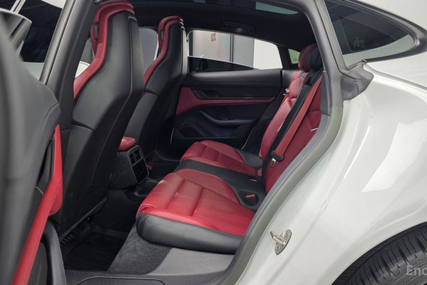 2023 Porsche Taycan с пробегом 26 221 км