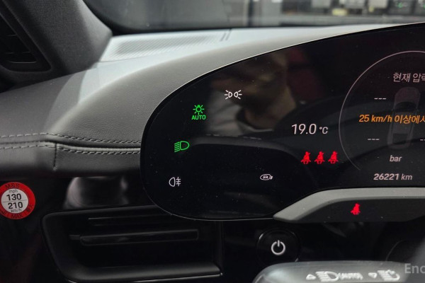 2023 Porsche Taycan с пробегом 26 221 км