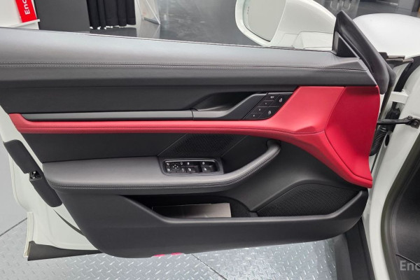 2023 Porsche Taycan с пробегом 26 221 км