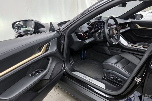 2024 Porsche Taycan с пробегом 27 189 км