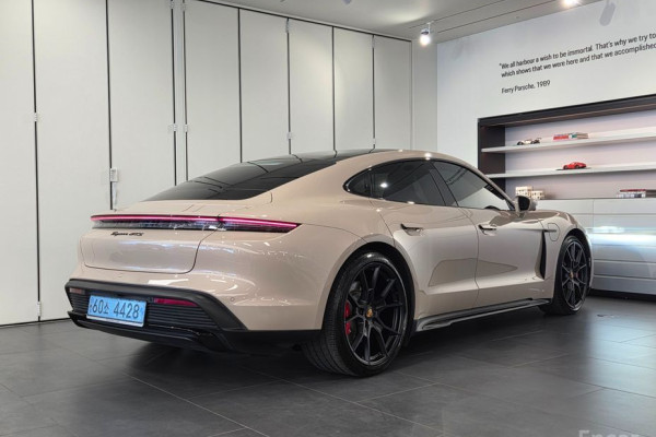2023 Porsche Taycan с пробегом 36 937 км