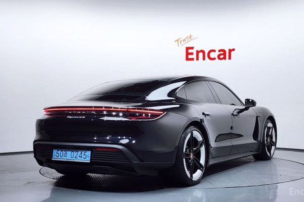 2025 Porsche Taycan с пробегом 12 659 км