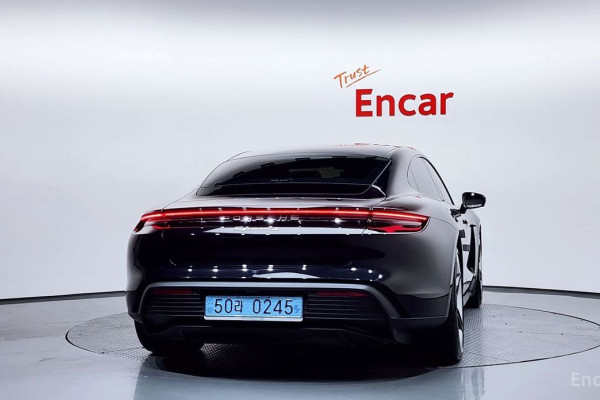 2025 Porsche Taycan с пробегом 12 659 км