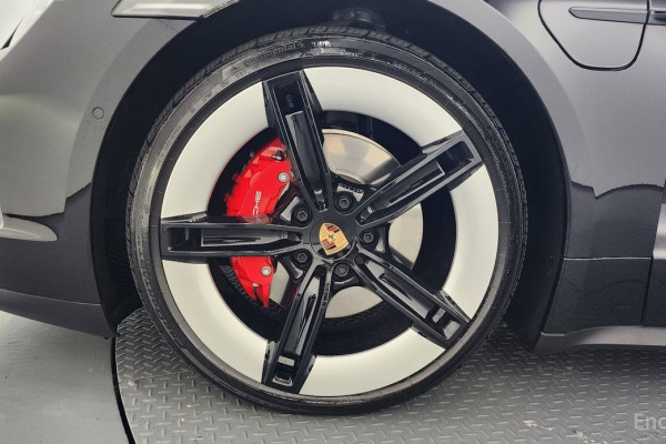 2025 Porsche Taycan с пробегом 12 659 км