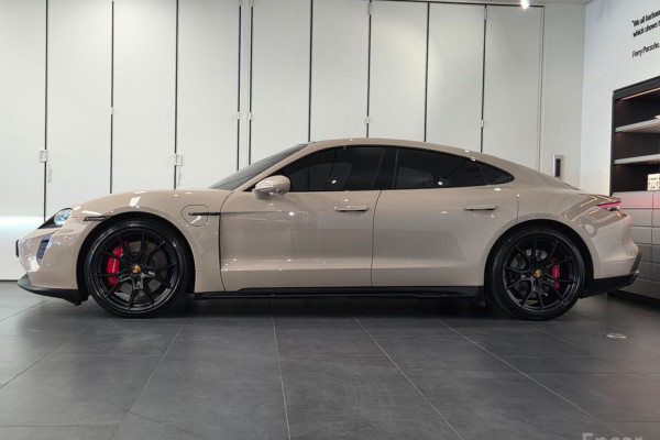 2023 Porsche Taycan с пробегом 36 937 км