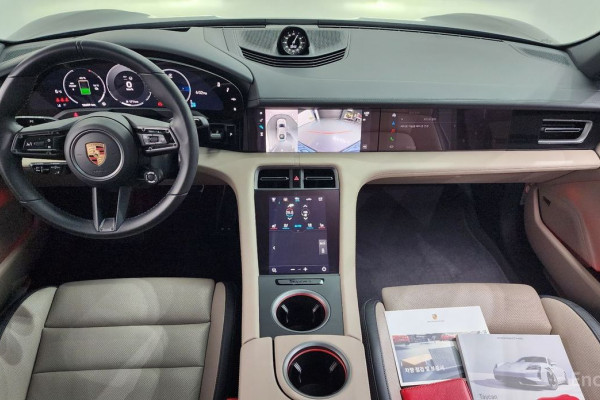 2025 Porsche Taycan с пробегом 12 659 км