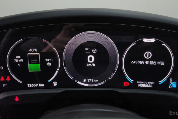 2025 Porsche Taycan с пробегом 12 659 км