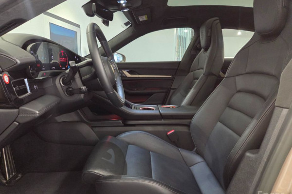 2023 Porsche Taycan с пробегом 36 937 км