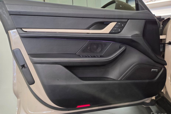 2023 Porsche Taycan с пробегом 36 937 км