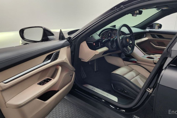 2025 Porsche Taycan с пробегом 12 659 км