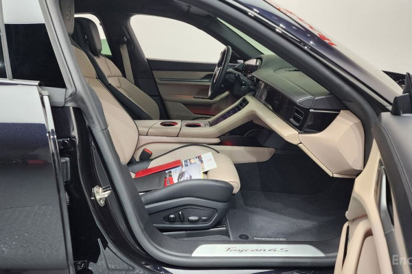 2025 Porsche Taycan с пробегом 12 659 км