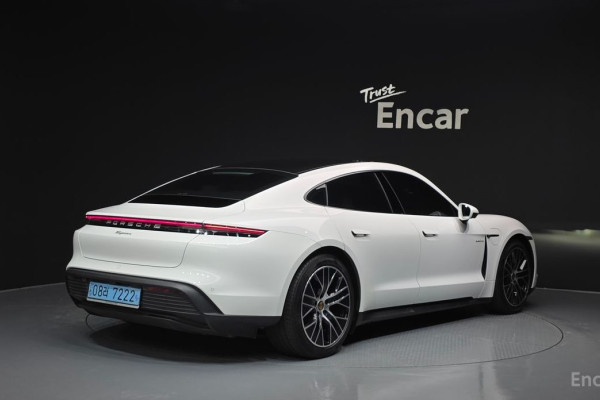 2023 Porsche Taycan с пробегом 17 225 км