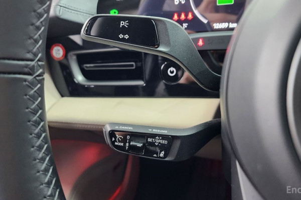 2025 Porsche Taycan с пробегом 12 659 км