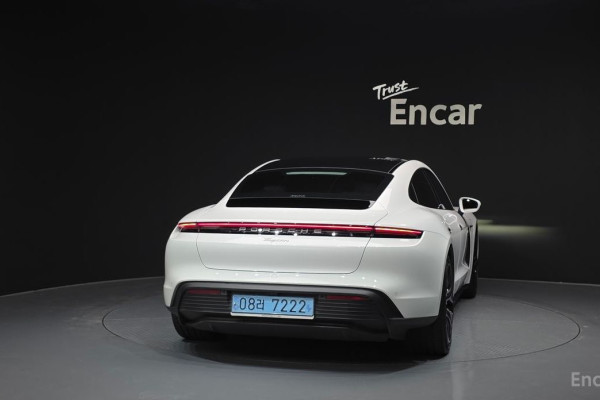 2023 Porsche Taycan с пробегом 17 225 км