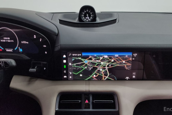 2025 Porsche Taycan с пробегом 12 659 км