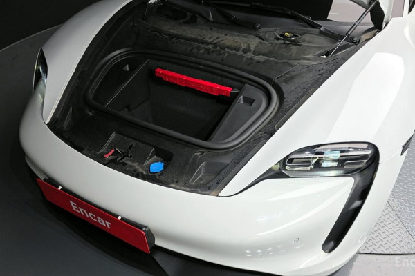 2023 Porsche Taycan с пробегом 17 225 км