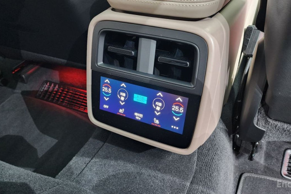 2025 Porsche Taycan с пробегом 12 659 км