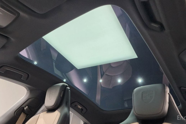 2025 Porsche Taycan с пробегом 12 659 км