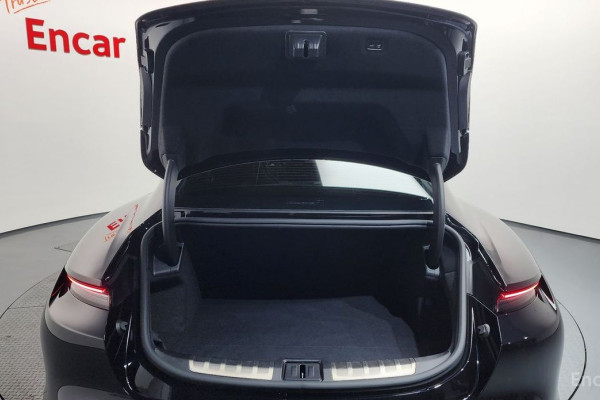 2025 Porsche Taycan с пробегом 12 659 км