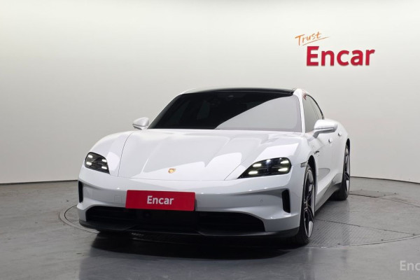 2025 Porsche Taycan с пробегом 4 930 км