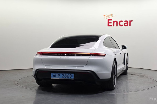 2025 Porsche Taycan с пробегом 4 930 км