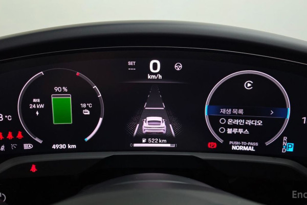 2025 Porsche Taycan с пробегом 4 930 км