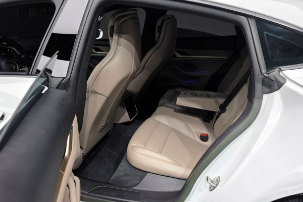 2023 Porsche Taycan с пробегом 17 225 км