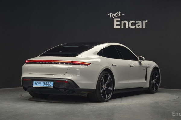 2022 Porsche Taycan с пробегом 45 351 км
