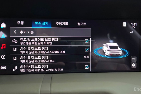 2025 Porsche Taycan с пробегом 4 930 км