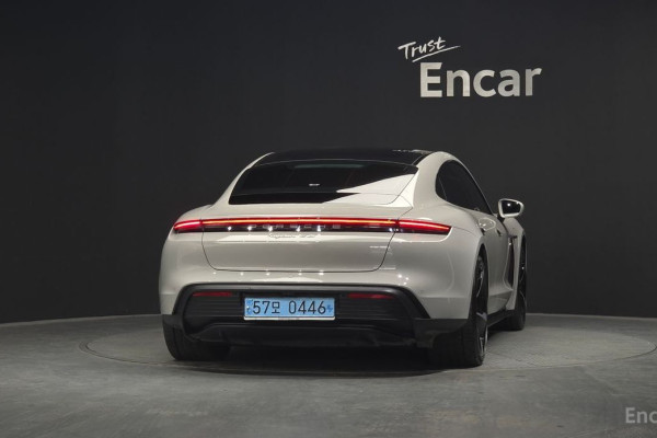 2022 Porsche Taycan с пробегом 45 351 км